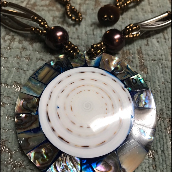 2 FOR $20 ITEM
138. Beautiful Shell Disc Necklace HANDMADE - Picture 5 of 8